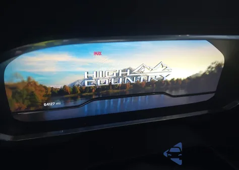 2022 Chevrolet Tahoe 4Wd High Country z USA, uszkodzony, nr VIN 1GNSKTKLXNR164443